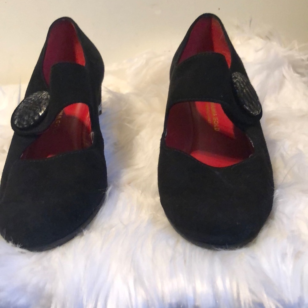 Shaina Gold Made in Italy size 7 1/2 shoe
